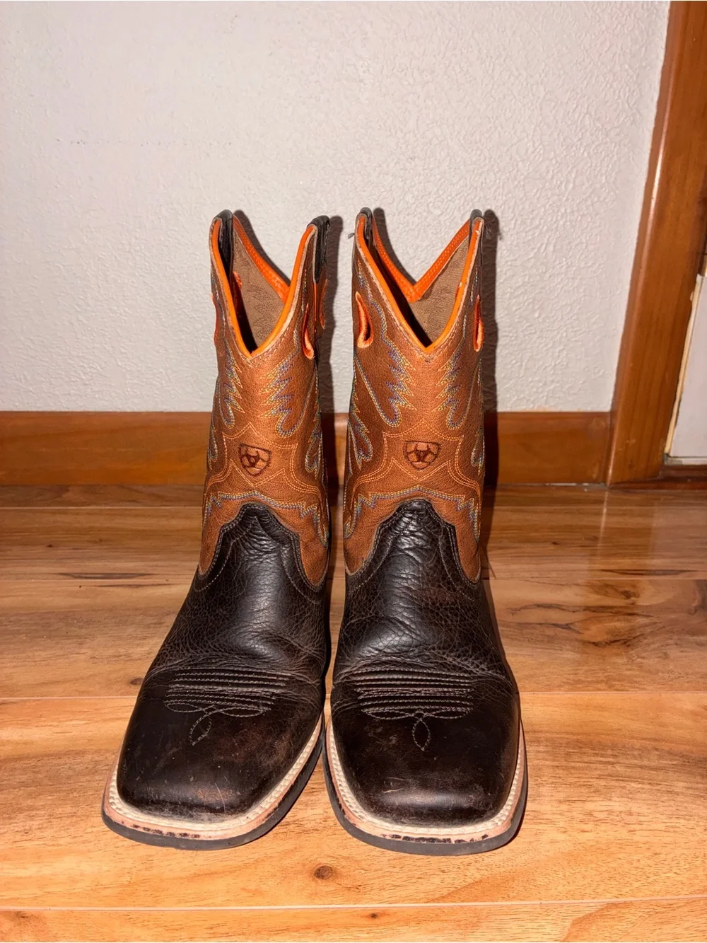 Ariat Boy’s Heritage Roughstock Cowboy Boots - size 4